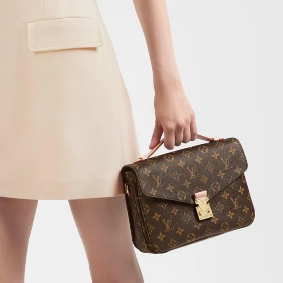 Authenticated LV LOUIS VUITTON Monogram Pochette Metis in GREAT CONDITION - Picture 3 of 16